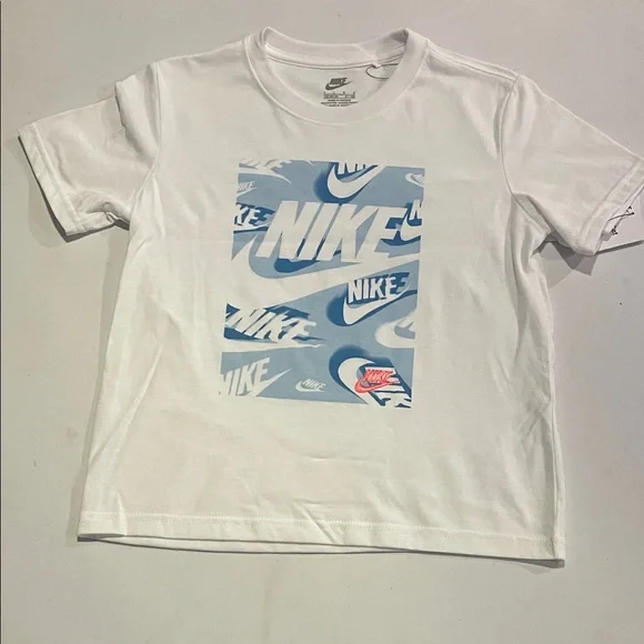 NEW! Nike 2-piece t-shirt and Nike logo shorts set. Size 7. BOYS. - Picture 6 of 9